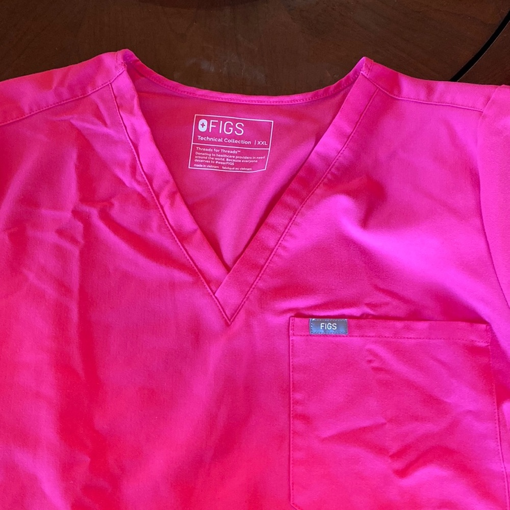 Figs catarina one pocket top color 1874 shocking pink
